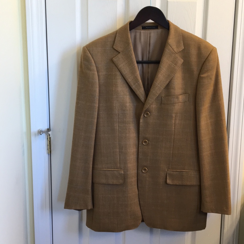 Men’s Mantoni Italian camel colored sport coat.